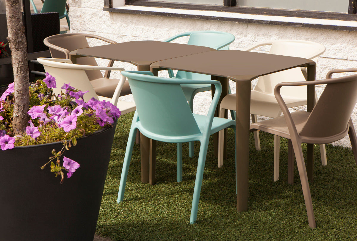One Table (Taupe)